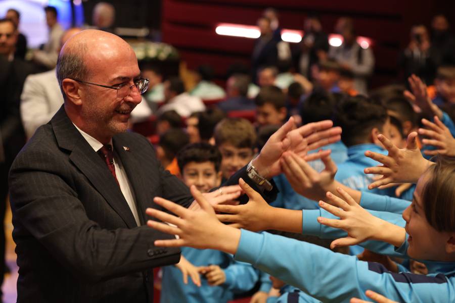 Selçuklu’nun başarısı salona sığmadı 10